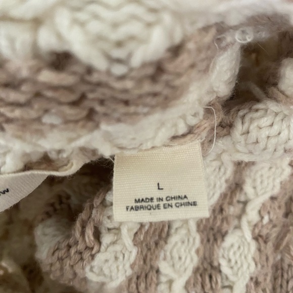 Chic Beige and Cream Women's Sweater - Picture 4 of 7